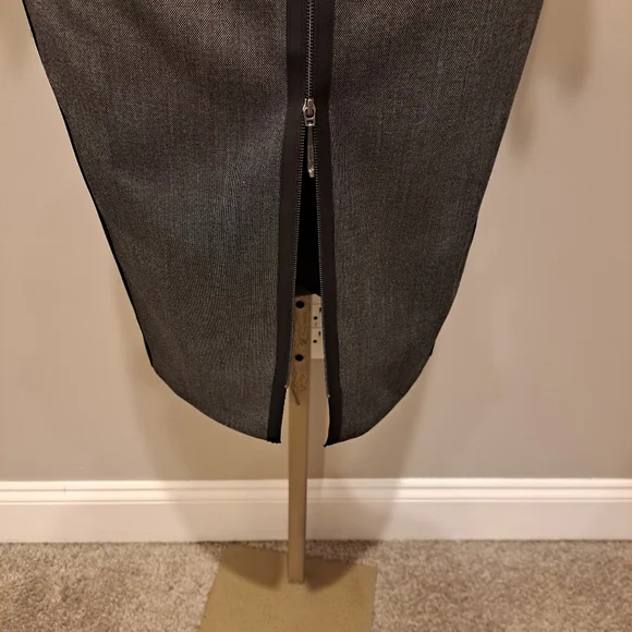 Elie Tahari Mila Black & Grey Short Sleeve Pencil Dress With Point Zipper - Picture 5 of 9
